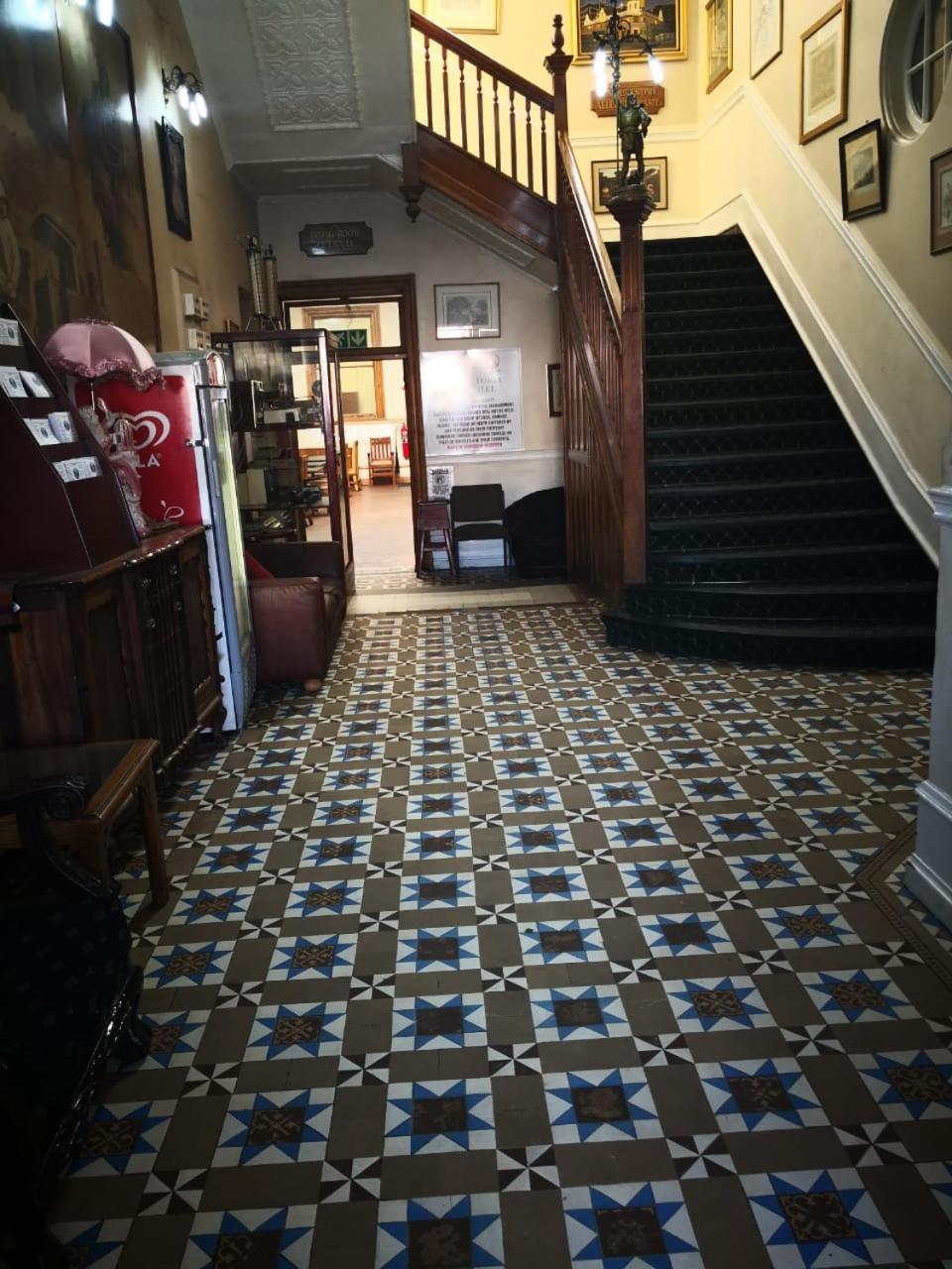 Victoria Hotel Pretoria-Noord Buitenkant foto