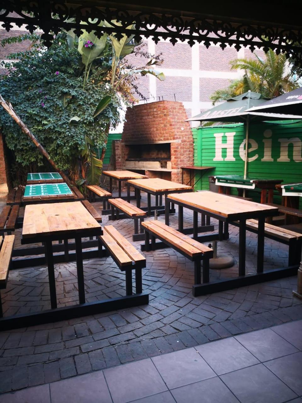 Victoria Hotel Pretoria-Noord Buitenkant foto