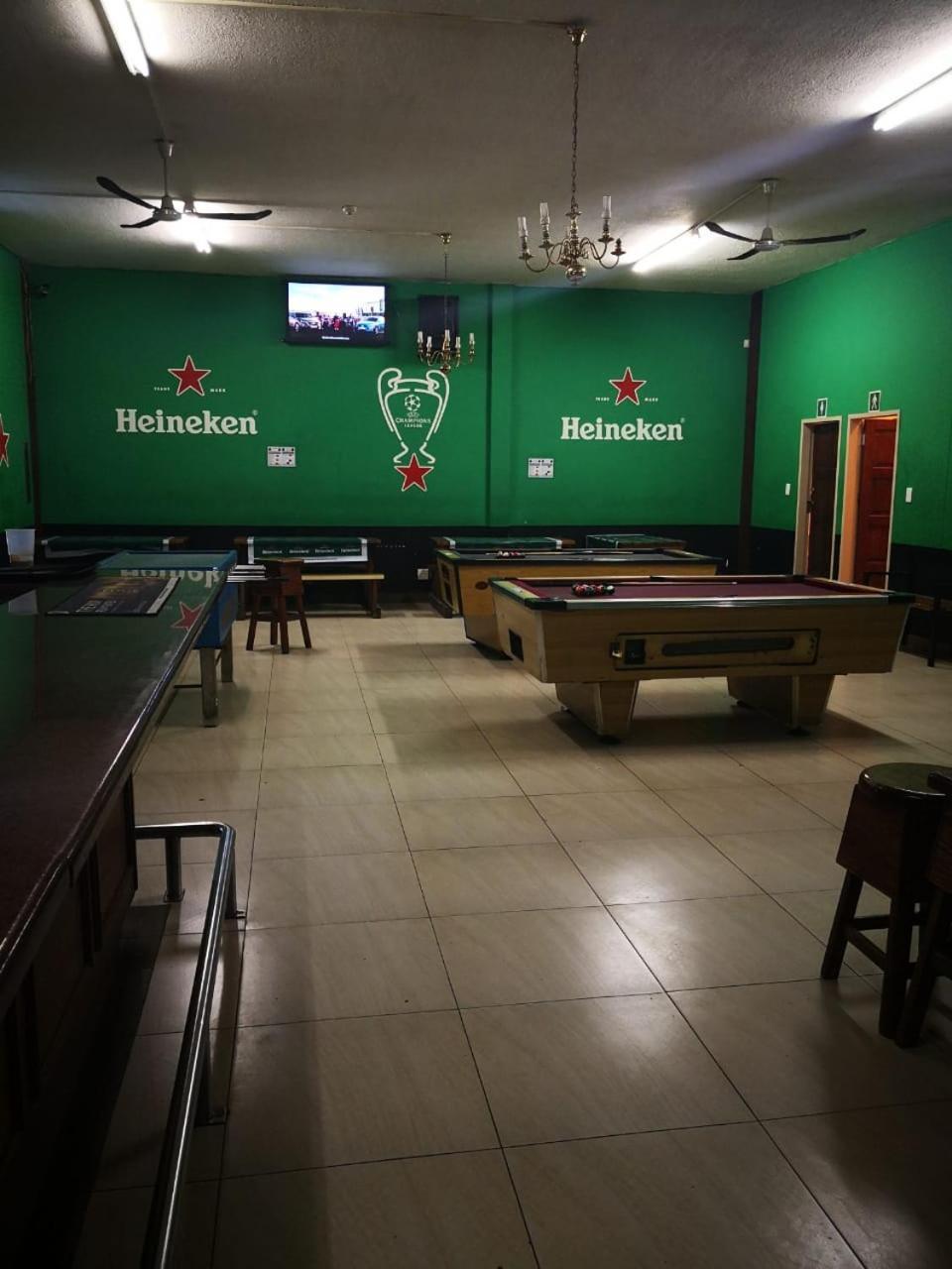 Victoria Hotel Pretoria-Noord Buitenkant foto