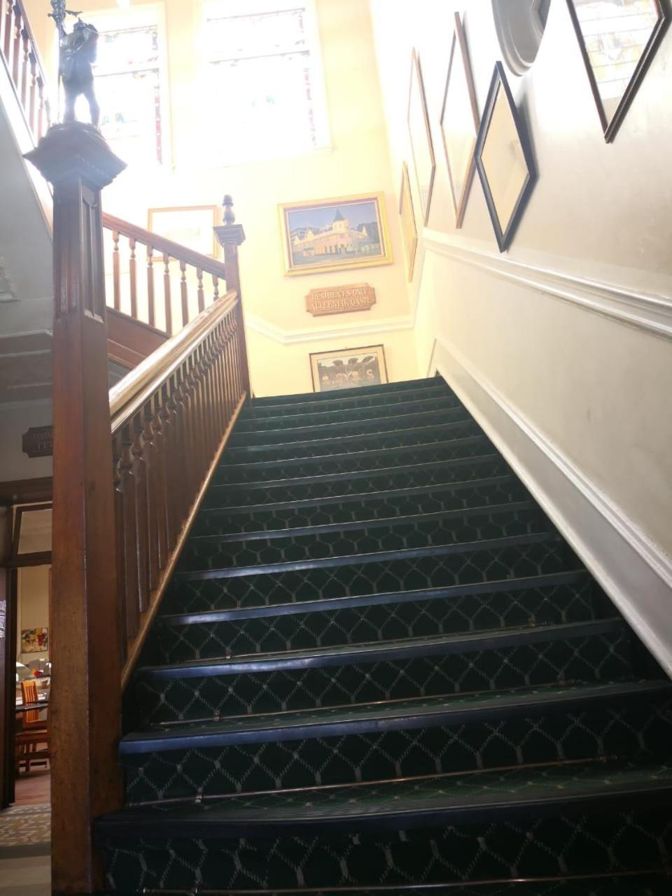 Victoria Hotel Pretoria-Noord Buitenkant foto