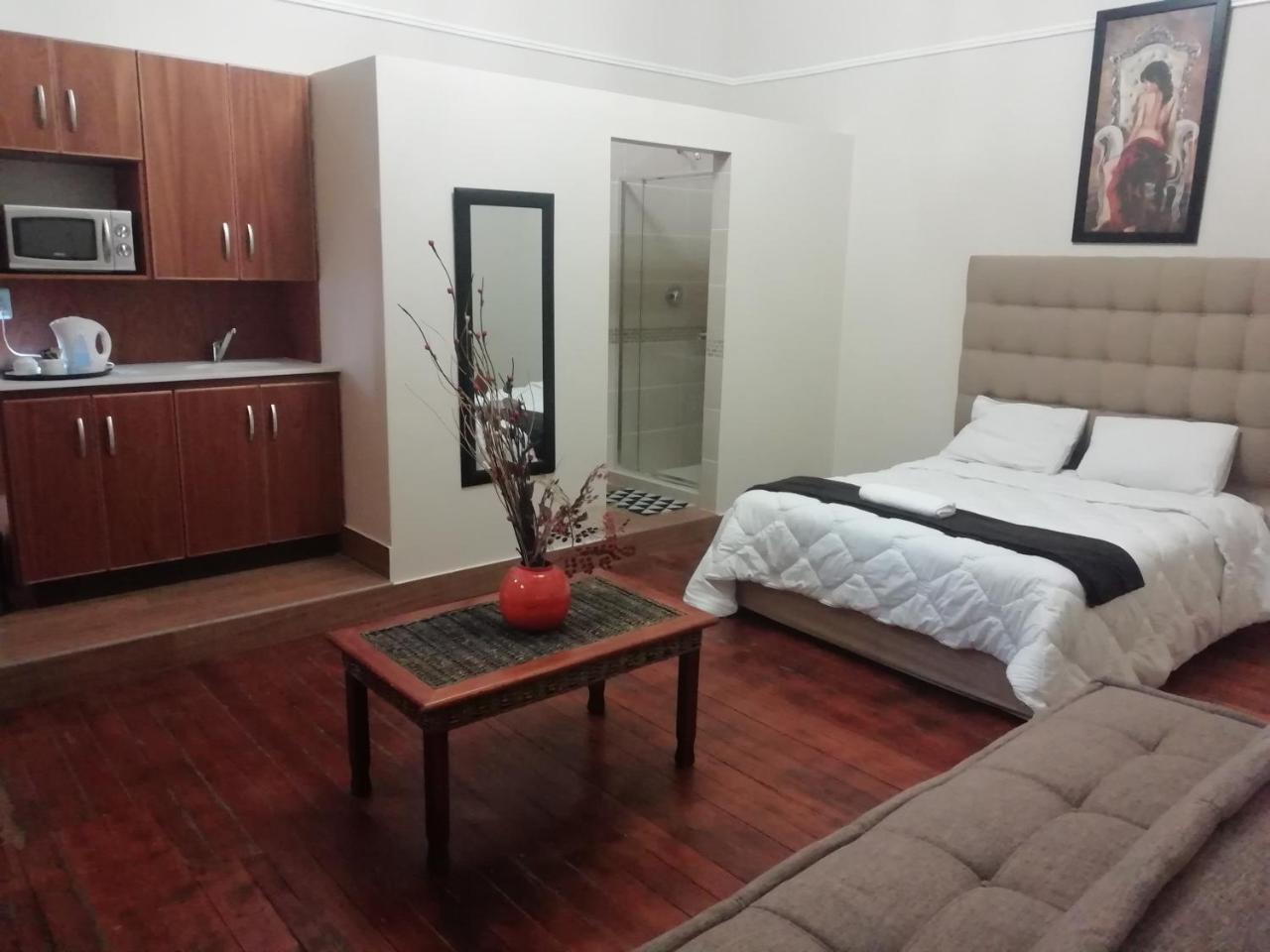 Victoria Hotel Pretoria-Noord Buitenkant foto